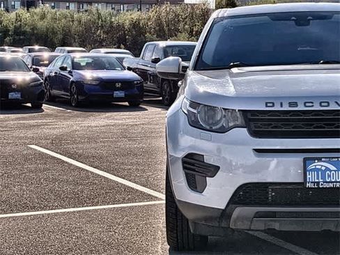 Used 2017 Land Rover Discovery Sport SE image 10