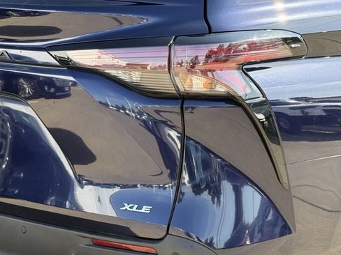 Used 2025 Toyota Sienna XLE FWD image 7