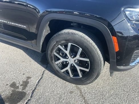 Used 2024 Jeep Grand Cherokee L Limited w/ Luxury Tech Group II image 5