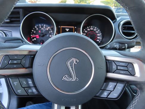 Used 2016 Ford Mustang Shelby GT350 w/ Technology Package image 18