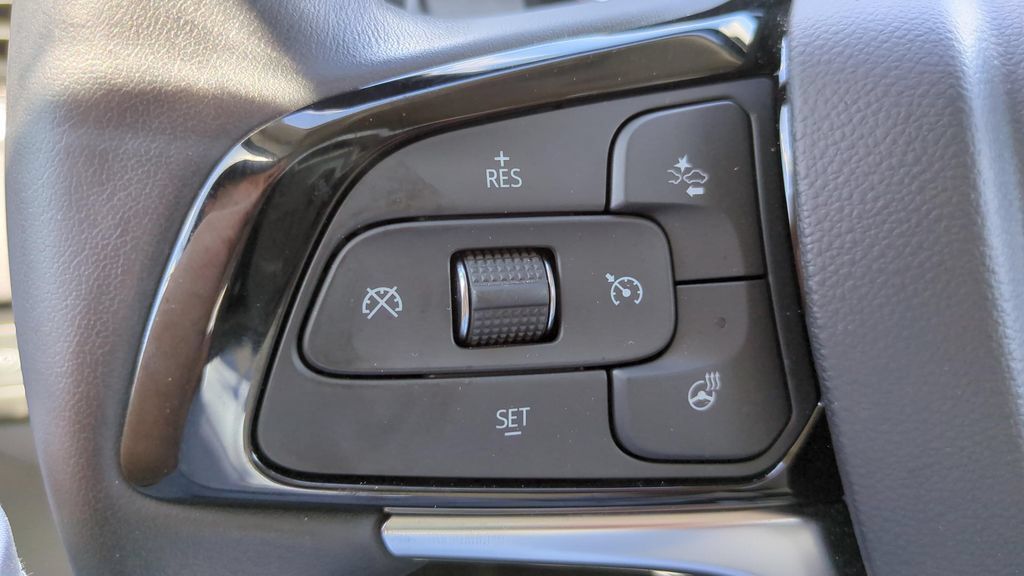 Used 2022 Buick Enclave Essence w/ Sound and Sites Package FWD image 20
