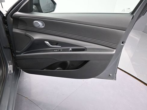 Used 2025 Hyundai Elantra SEL image 20