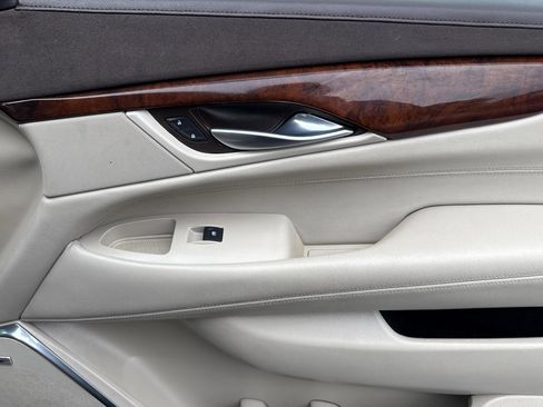Used 2015 Cadillac Escalade Premium image 23