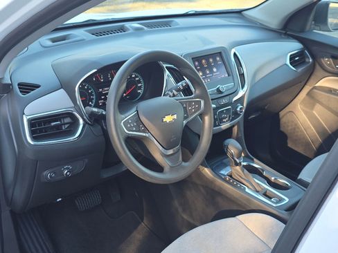 Used 2022 Chevrolet Equinox LS image 30
