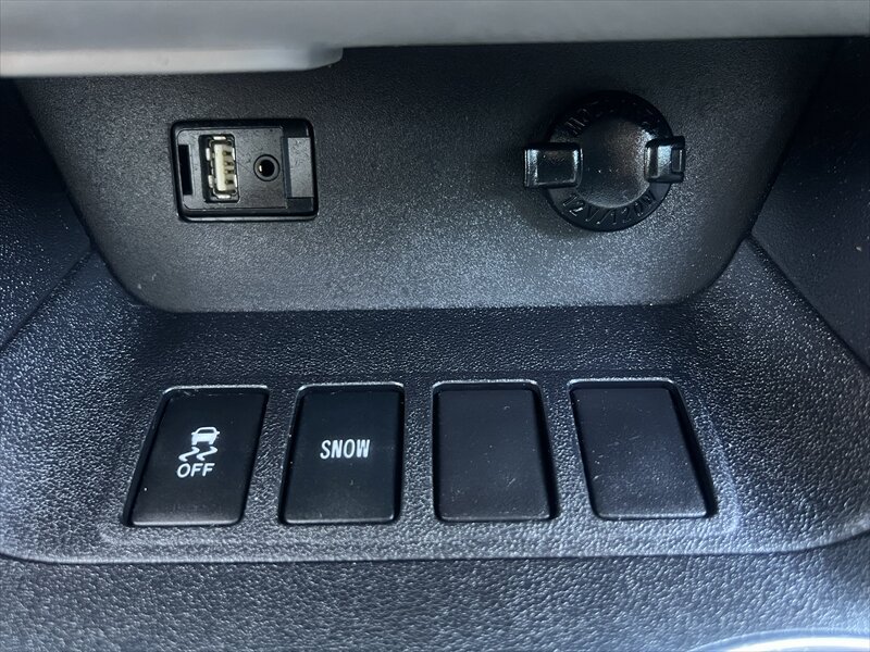 Used 2014 Toyota Highlander XLE FWD image 6