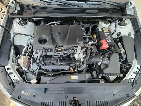 Used 2020 Toyota Camry LE image 11