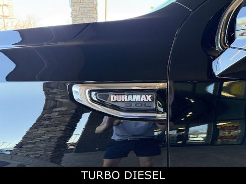 Used 2023 GMC Yukon XL SLT w/ SLT Luxury Package image 12