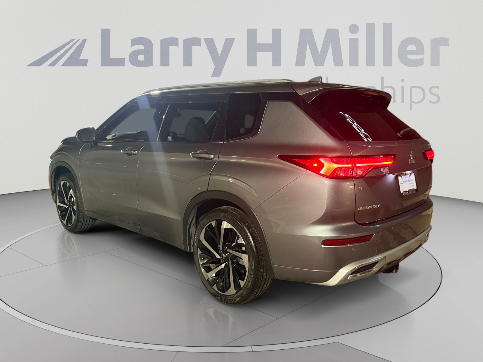 Used 2022 Mitsubishi Outlander SEL FWD image 3