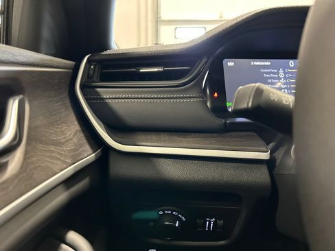 New 2026 Jeep Grand Cherokee L 4WD image 18