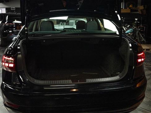 Used 2021 Volkswagen Jetta SE w/ SE Cold Weather Package FWD image 7