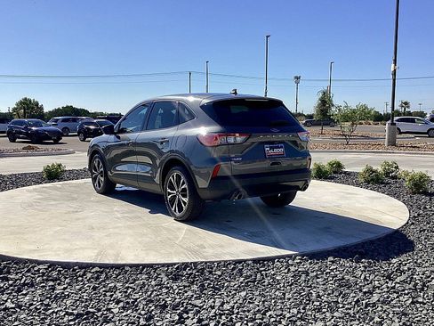 Used 2021 Ford Escape SE w/ SE Sport Appearance Package image 7