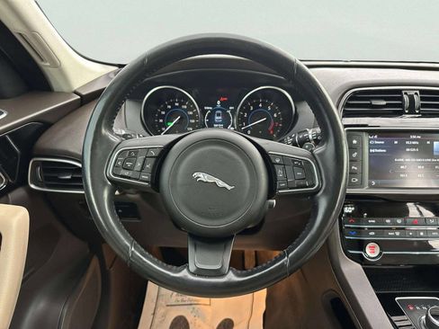 Used 2017 Jaguar F-PACE Prestige image 21