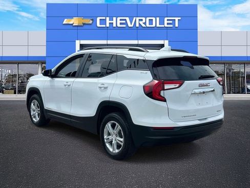 Used 2023 GMC Terrain SLE w/ Driver Convenience Package image 5