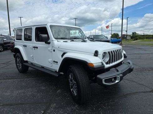 Used 2025 Jeep Wrangler Unlimited Sahara w/ Safety Group AWD/4WD image 10