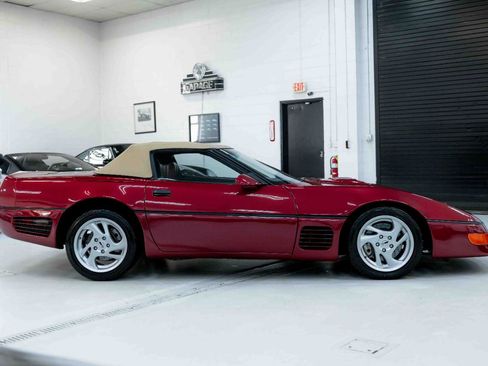 Used 1989 Chevrolet Corvette Convertible RWD image 18