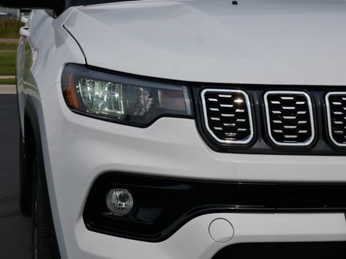 Used 2025 Jeep Compass Limited AWD/4WD image 14