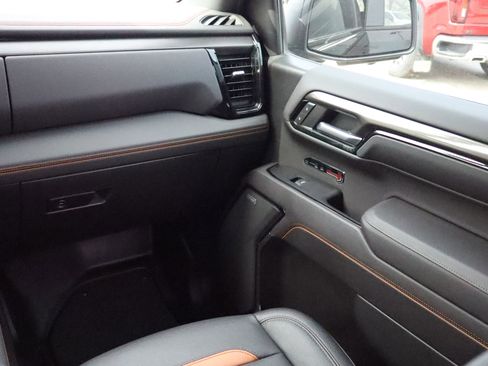 Certified 2023 GMC Sierra 1500 AT4 w/ AT4 Premium Package image 10