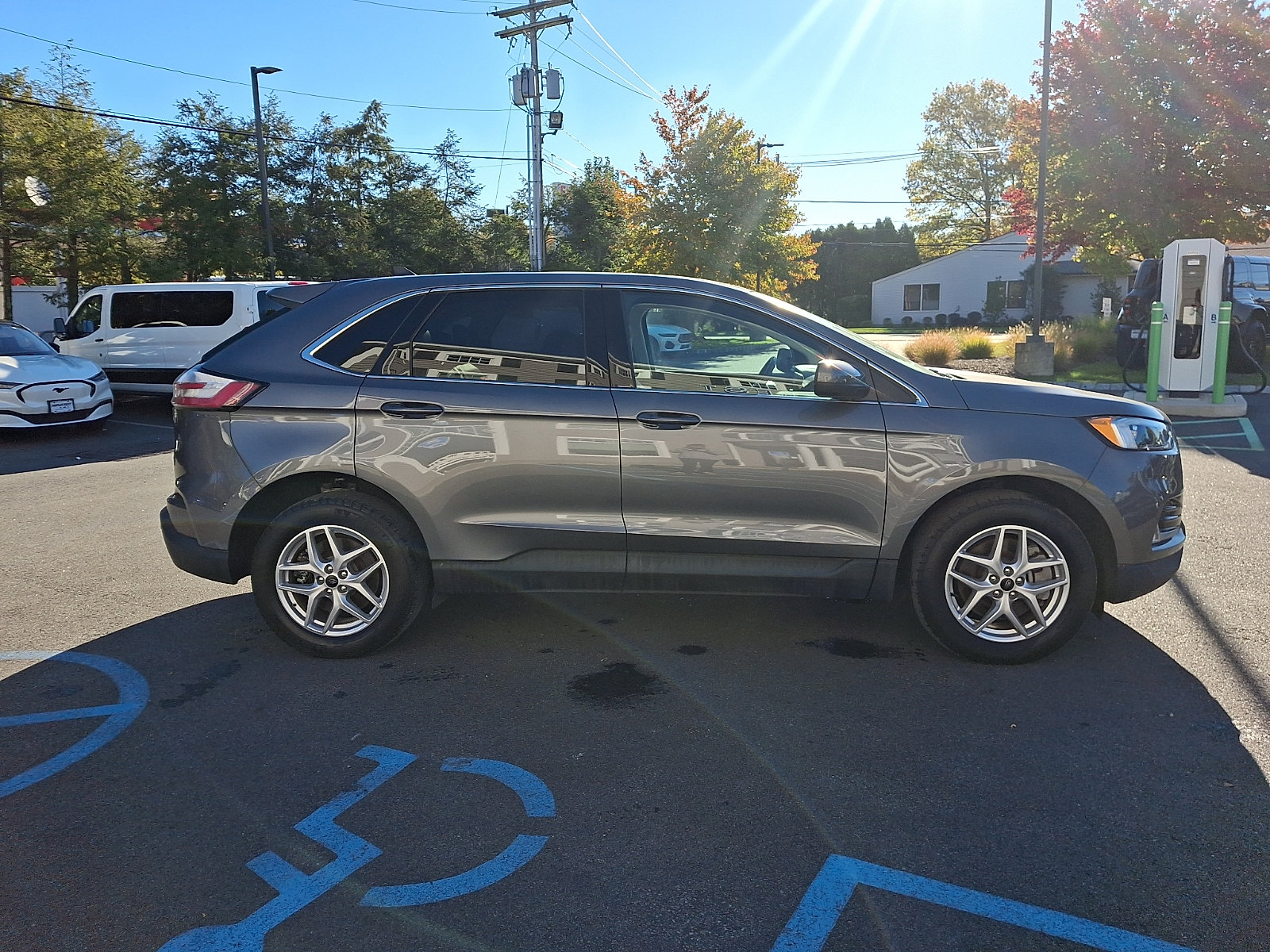 Used 2024 Ford Edge SEL w/ Convenience Package AWD/4WD image 4