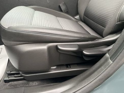 Used 2025 Chevrolet Trax LT FWD image 16