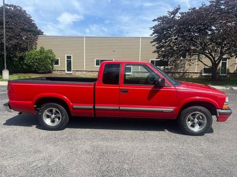 Used 2003 Chevrolet S10 Pickup LS w/ Convenience Package RWD image 2