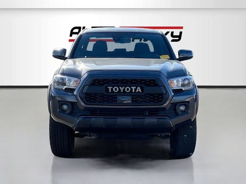 Used 2020 Toyota Tacoma TRD Off-Road w/ Technology Package AWD/4WD image 2