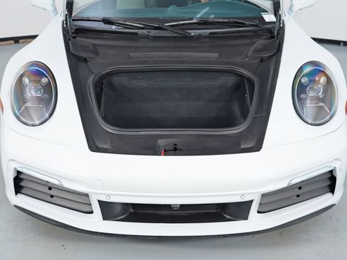 Used 2022 Porsche 911 Carrera image 8