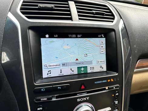 Used 2017 Ford Explorer Limited image 32