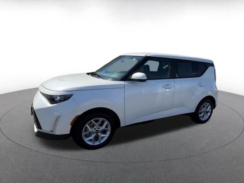 Used 2025 Kia Soul LX w/ LX Technology Package FWD image 8