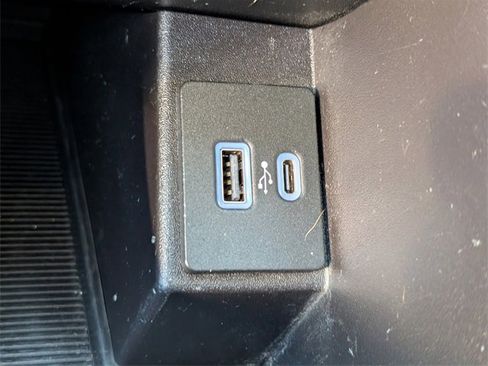 Certified 2023 Ford Edge SE w/ Black Appearance Package image 17