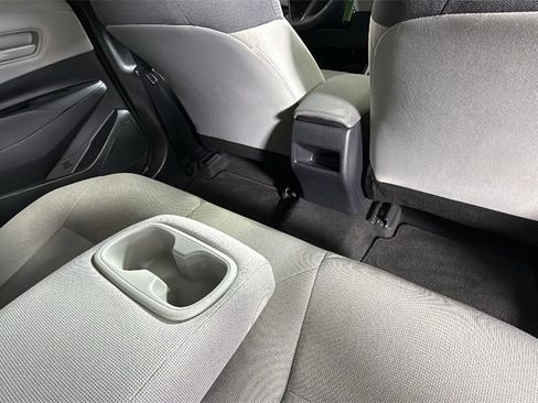 Used 2022 Toyota Corolla LE image 29