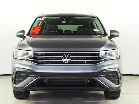 Used 2022 Volkswagen Tiguan SE image 3