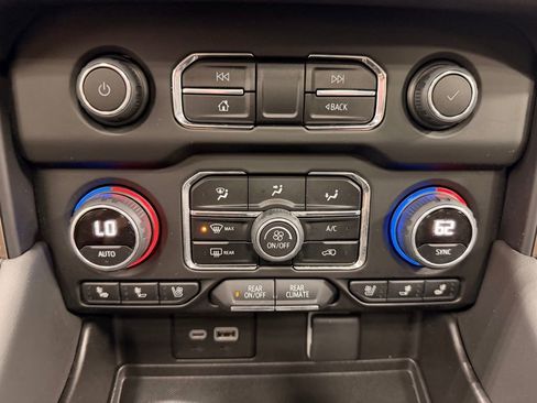 Used 2023 Chevrolet Tahoe High Country AWD/4WD image 39