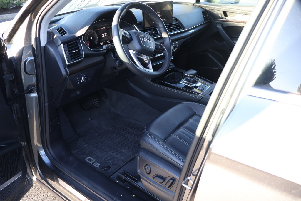 Used 2023 Audi Q5 2.0T Premium Plus w/ Premium Plus Package AWD/4WD image 10