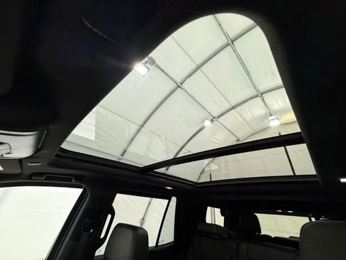 Used 2022 Chevrolet Tahoe Z71 w/ Luxury Package image 43