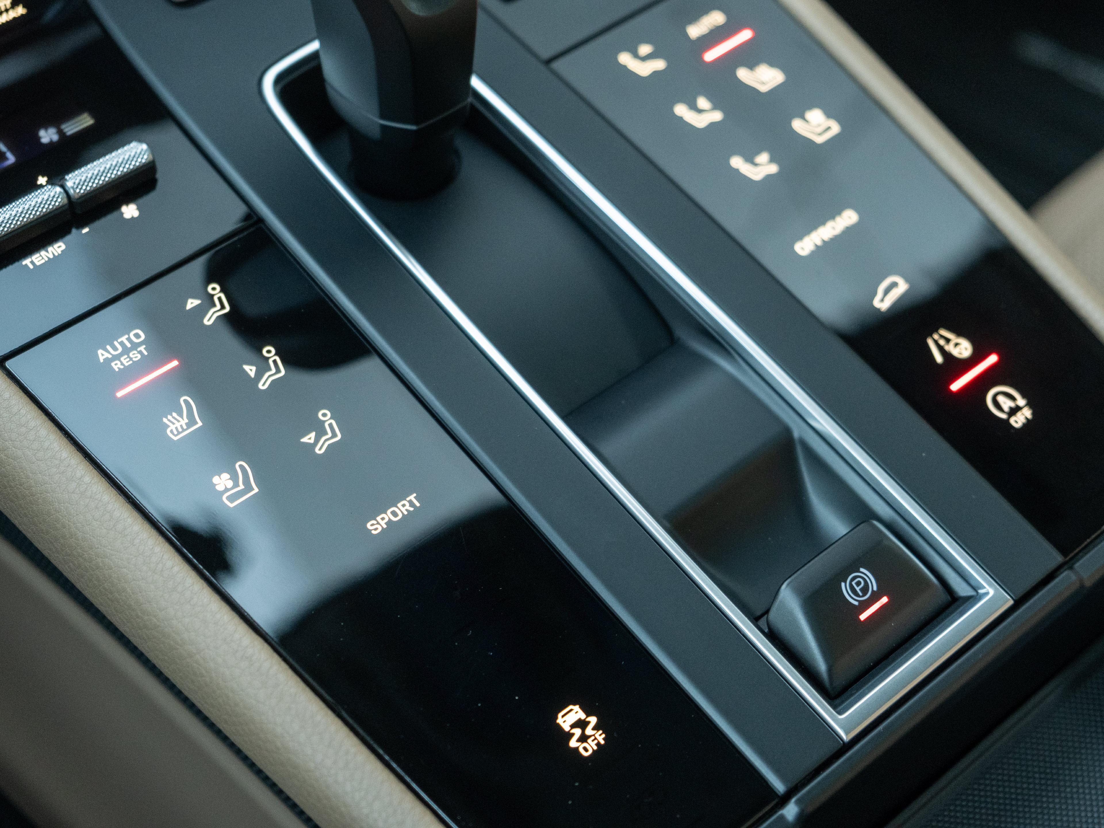 Certified 2026 Porsche Macan AWD/4WD image 33