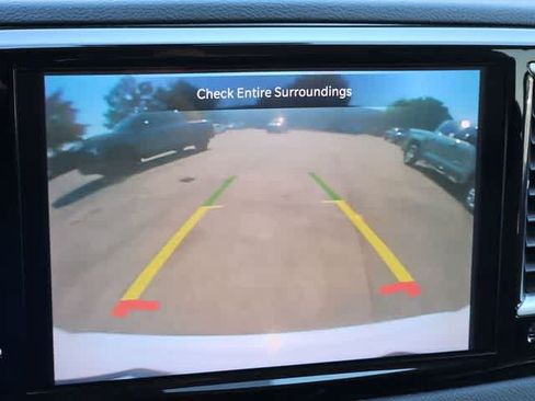 Used 2023 Chrysler Pacifica Touring-L FWD image 23
