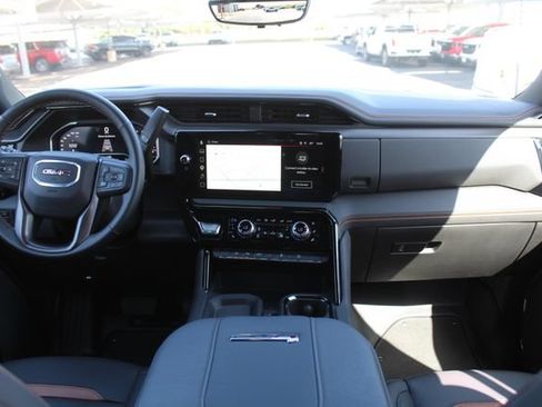 Used 2025 GMC Sierra 2500 AT4 w/ AT4 Premium Plus Package AWD/4WD image 22