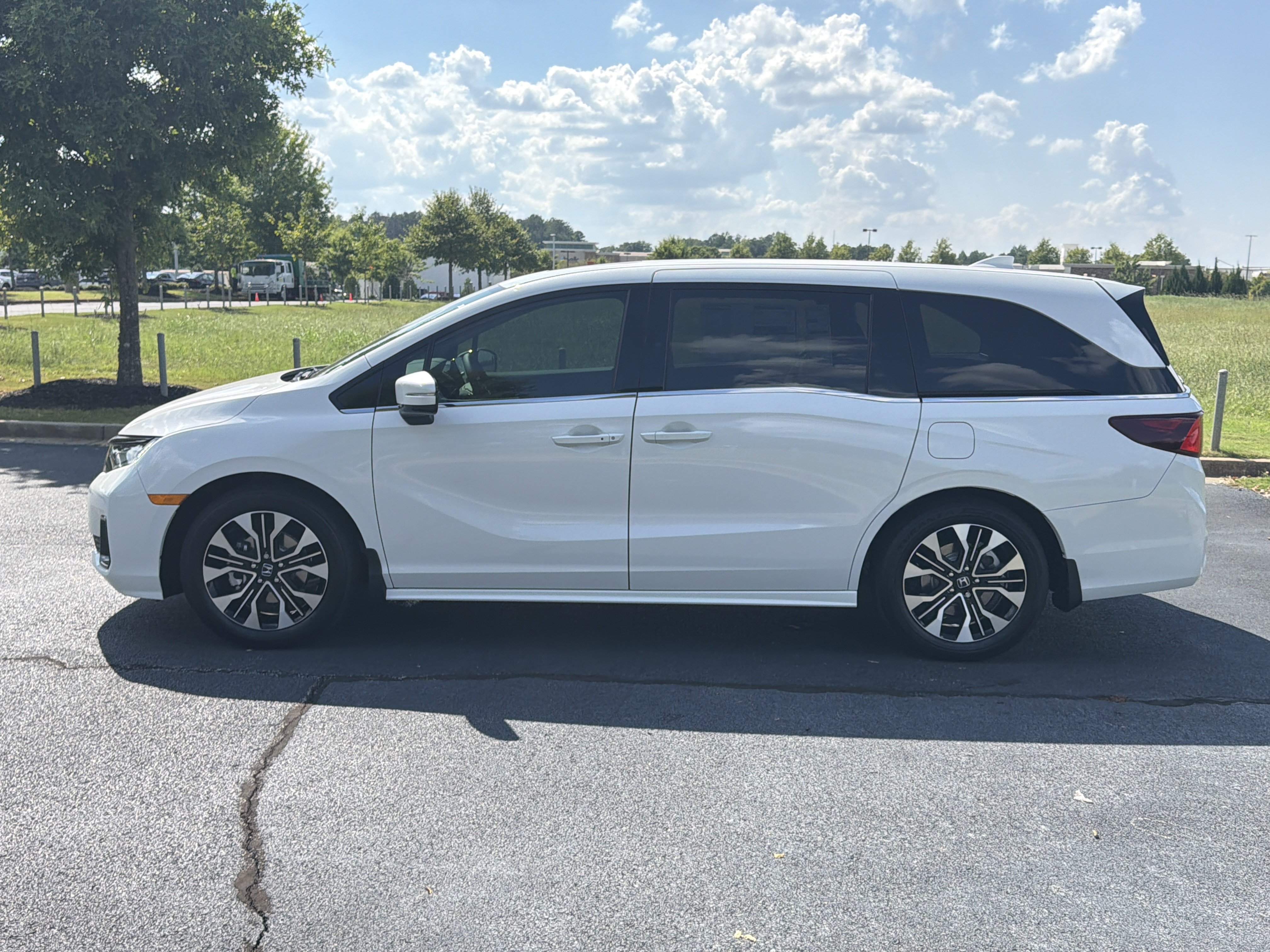 Used 2027 Honda Odyssey Elite image 6