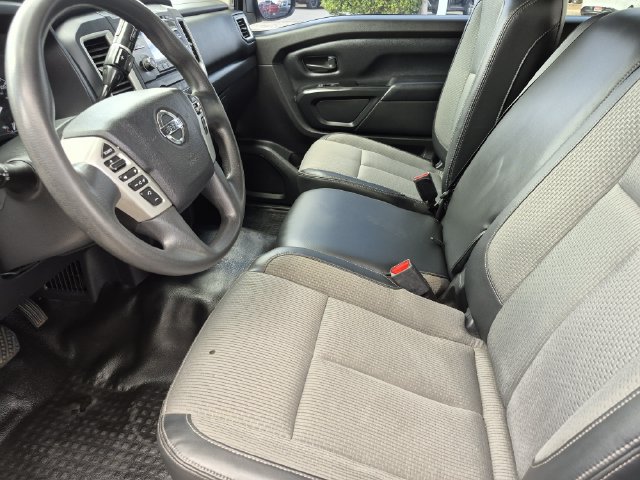Used 2018 Nissan Titan S AWD/4WD image 16