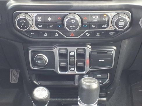 Used 2021 Jeep Wrangler Unlimited Sahara AWD/4WD image 20