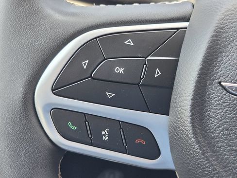 Used 2024 Chrysler Pacifica Touring-L FWD image 23