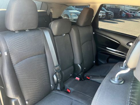 Used 2015 Dodge Journey SXT w/ Flexible Seating Group image 18