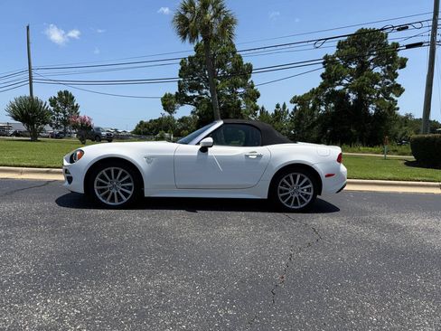 Used 2017 FIAT 124 Spider Lusso RWD image 10