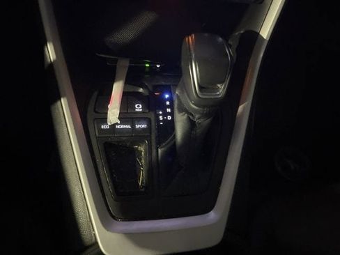 Used 2023 Toyota RAV4 XLE Premium image 17