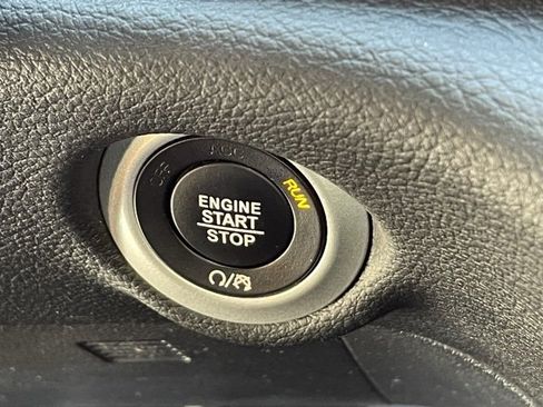 Certified 2021 Chrysler Pacifica Pinnacle image 28