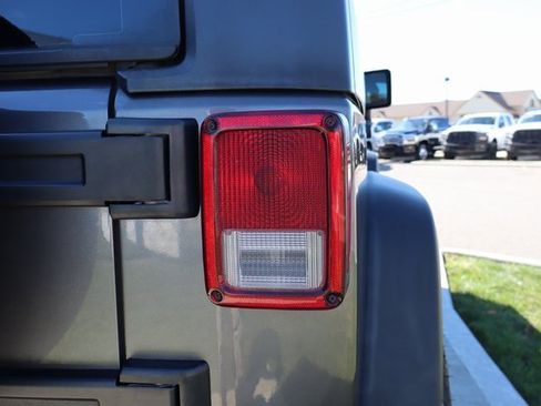 Used 2016 Jeep Wrangler Sport image 27