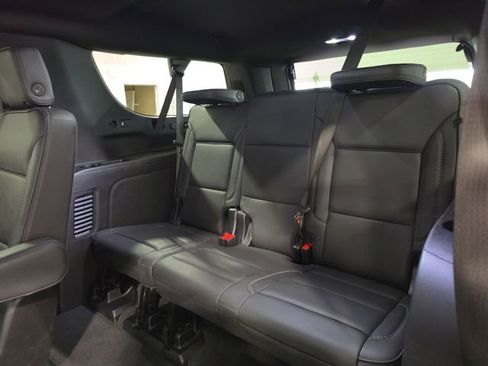 Used 2025 GMC Yukon XL Denali AWD/4WD image 25