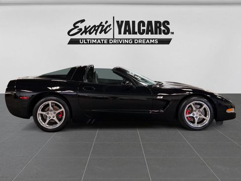 Used 2004 Chevrolet Corvette Coupe w/ Preferred Equipment Group RWD image 10