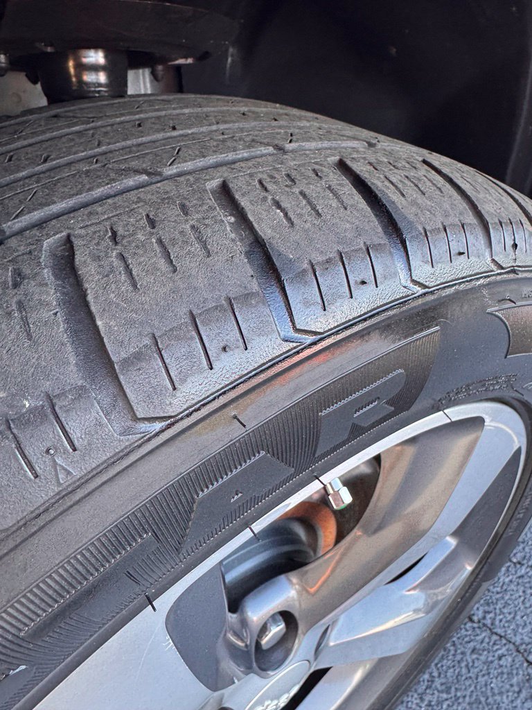 Used 2019 Jeep Cherokee Limited FWD image 29