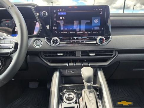 Used 2025 Chevrolet Colorado W/T w/ WT Custom Package AWD/4WD image 15